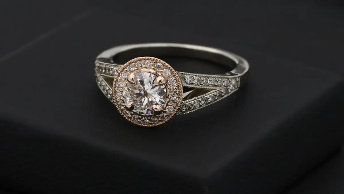 Jewellery Photography Tips: How to Shoot Rings, Necklaces and Gold for Ads and E-commerce